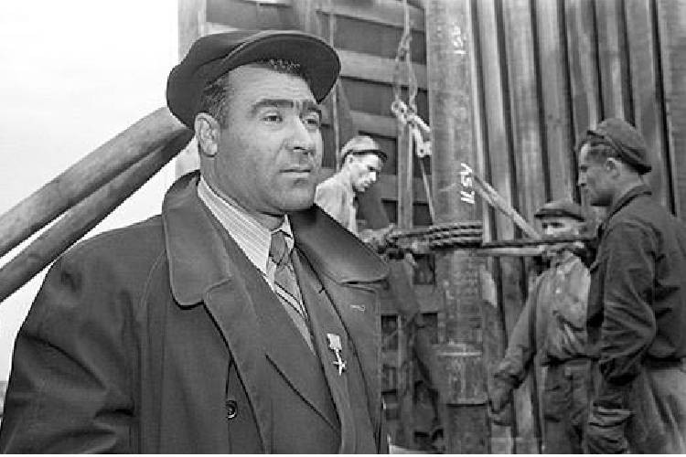 Adına küçə verilən, Neft Daşlarını kəşf edən neftçi Qurban...