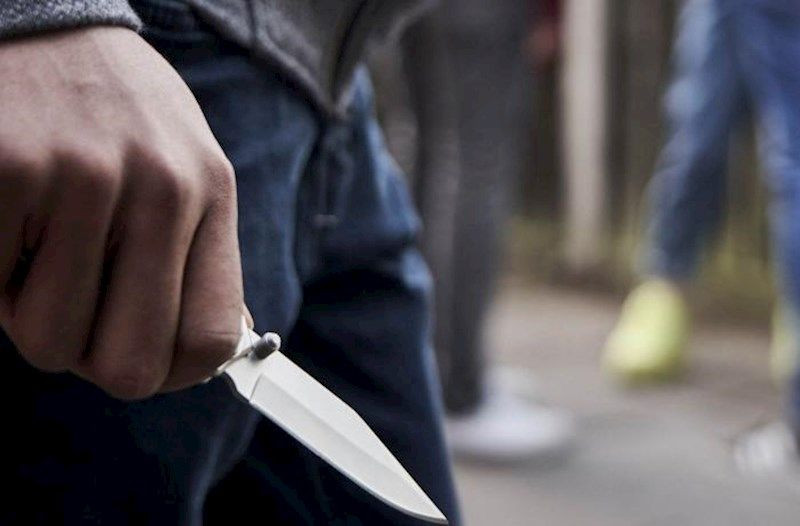 Anasını söydüyünə görə tanışını bıçaqladı