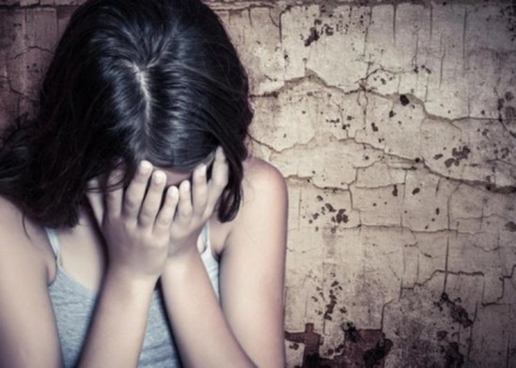 Bakıda azyaşlı qızının çılpaq videosunu yayan psixoloq qadına hökm oxundu