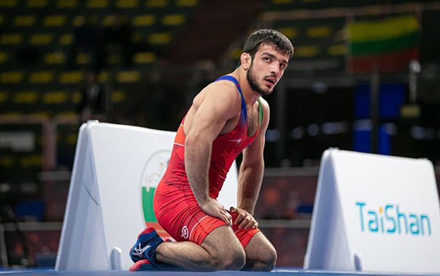 Cəmiyyətə belini oynadanları yox, insanlara faydalı bir şey... -  Ülvi Qənizadə