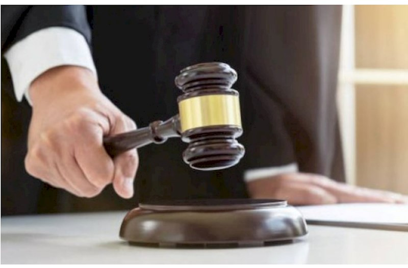 Jurnalistlər zala buraxılmasın - Rüşvətdə ittiham olunan vəzifəlilər