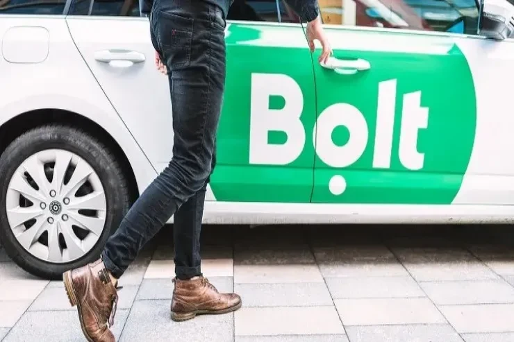 Bakıda taksi sürücüsü yol puluna görə qazini döydü