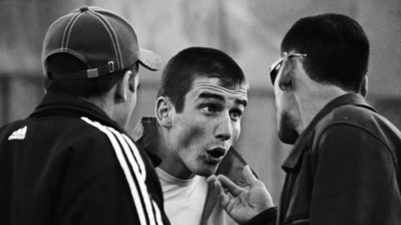 Mehdiabadda kafe sahibi hesab davası elədi, adam bıçaqladı