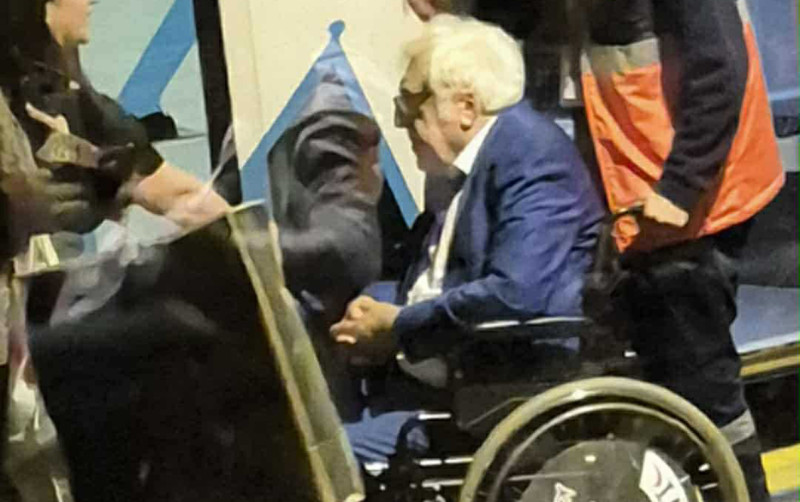 Yazıçı Anarın bu görüntüsü müzakirələrə səbəb oldu