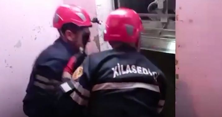 Bakıda liftdə qalanlar xilas edildi