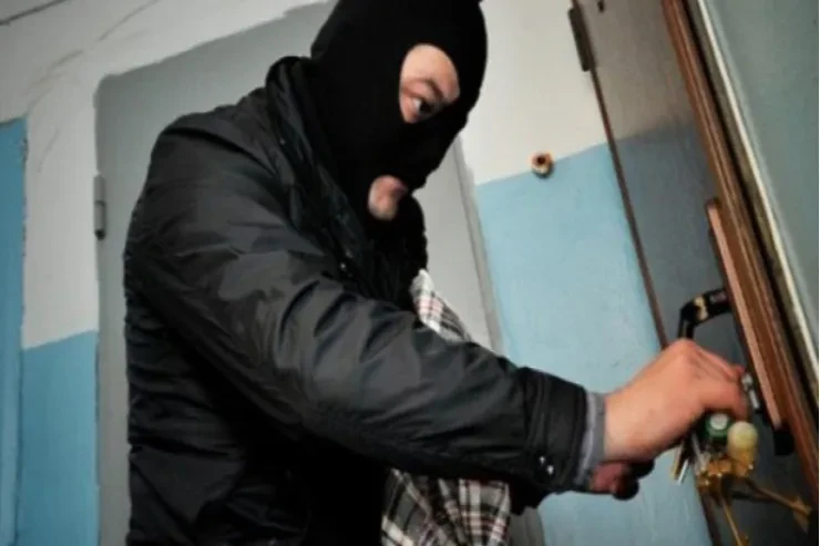 Polis evlərdən qaz sayğacları, skuter və velosiped oğurlayanları tutdu