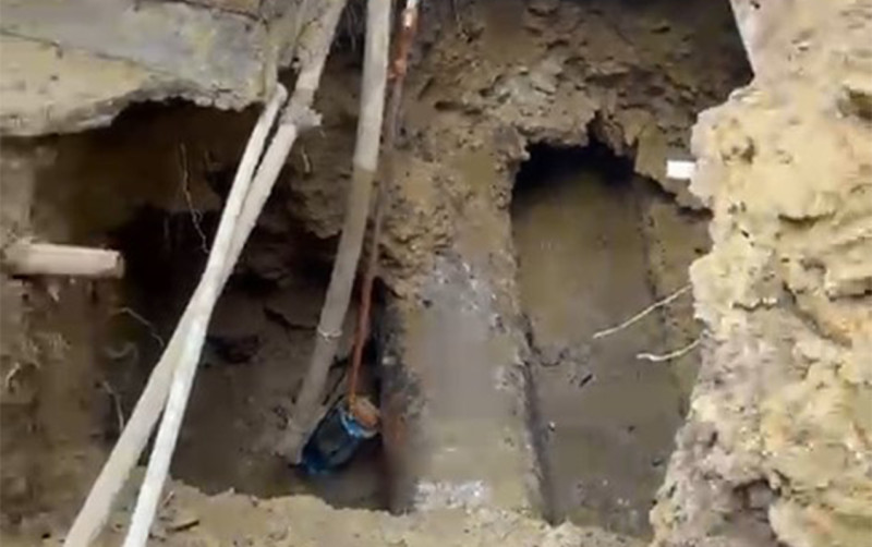 Həyətindəki qazıntıdan narazı olan sakinə cavab - O tikinti sökülməlidir