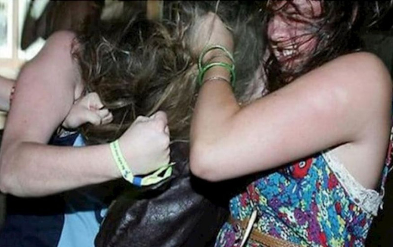 Bakıda qadınlar saçyolduya çıxdılar