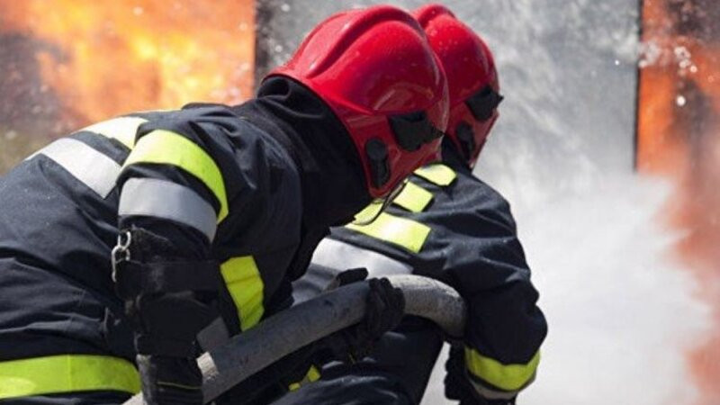 Bakıda avtomobildə yanğın baş verdi - VİDEO