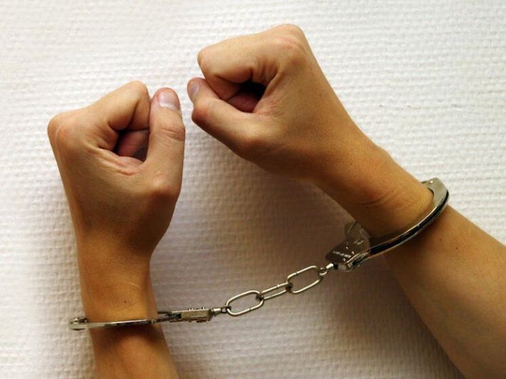 Yasamalda cinsi azlıq polisə tabe olmadı - Həbs edildi