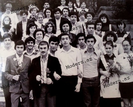 Bir şəklin tarixçəsi: İlham Əliyev SİNİF YOLDAŞLARI İLƏ...