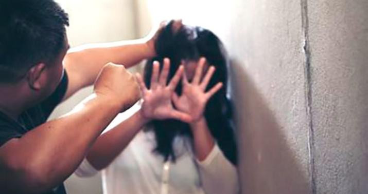 Keçmiş arvadının saçından tutub yerə yıxdı, Bakıdan çıxmasına qadağa qoyuldu