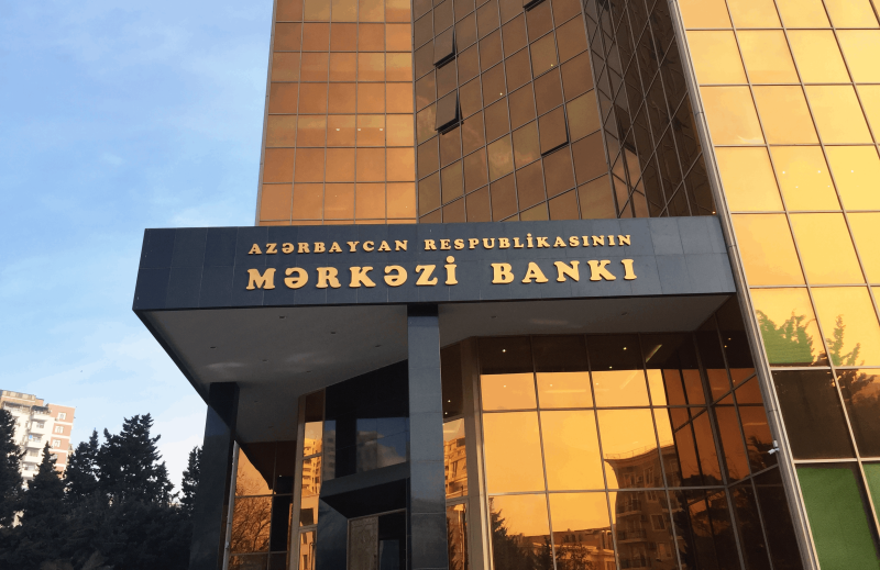 Bəzi banklar bayram günlərində də işləyəcək