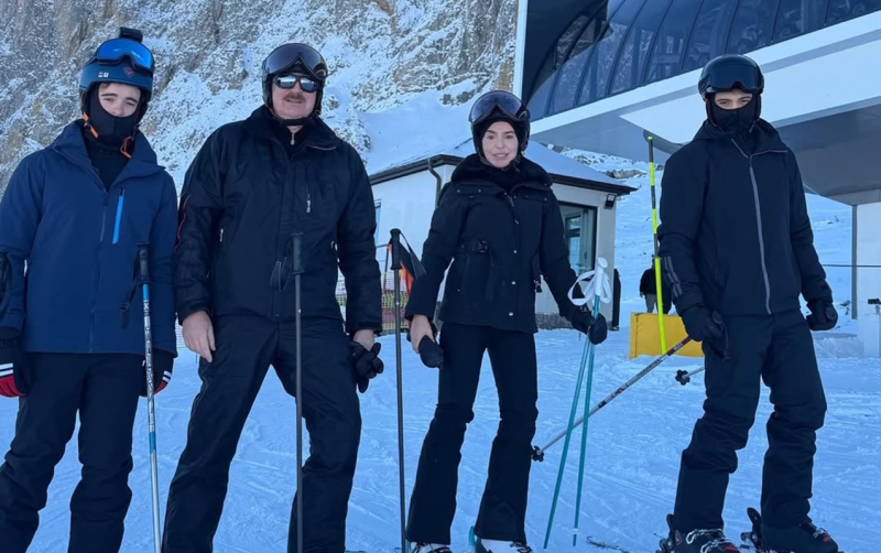 Prezident nəvələri ilə Şahdağda xizək sürdü