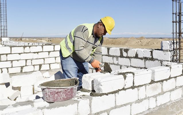 Ev tikmək istəyənlərə ŞAD XƏBƏR: Tikinti materialları UCUZLAŞDI