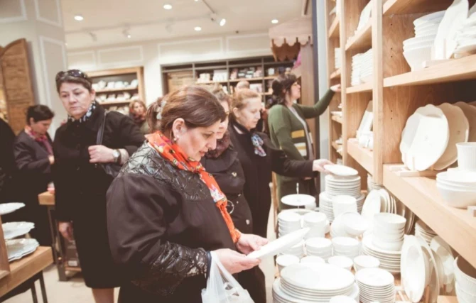 Mağazada əşya sındıran şəxs ödəniş etməyə məcburdur? – CAVAB