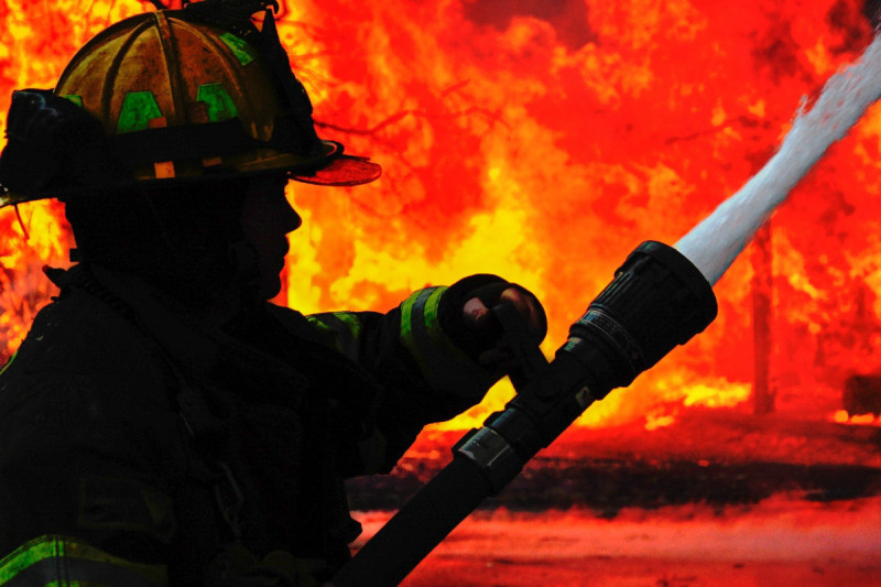 Binəqədidə yanğın: 3 nəfər təxliyə olundu