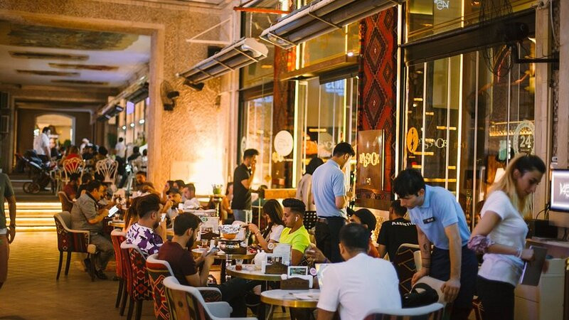 Bakının məşhur restoranında ərəb turistin pulu oğurlanıb - Həbs olunan var