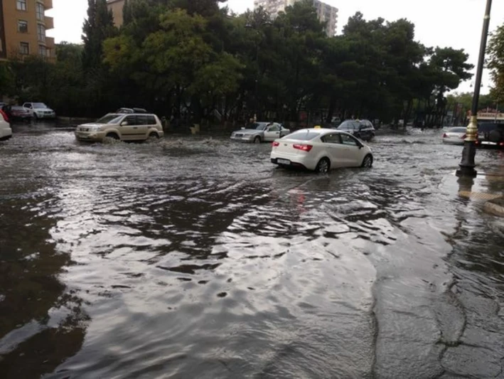 Bu ərazini su basıb - ŞİKAYƏT