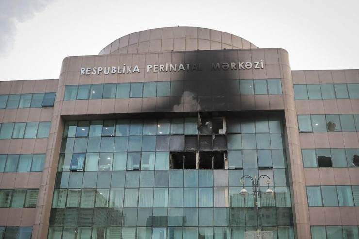 Həkimlər vəziyyəti ağır olan körpələrə baxmayıb - 7 körpənin öldüyü yanğınla bağlı məhkəmə