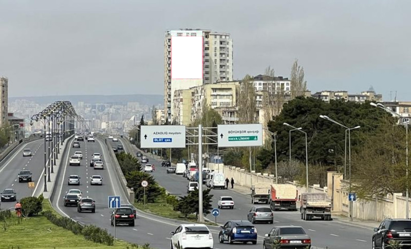 Səkiləri zəbt olunan Babək prospekti - Sakinlər narazıdır