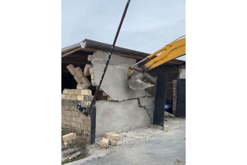 FHN Xocasəndə qanunsuz tikilini söküb - VİDEO