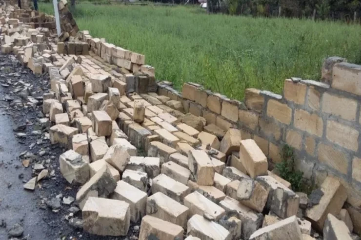 Bakıda külək hasarı uçurdu, ölən var