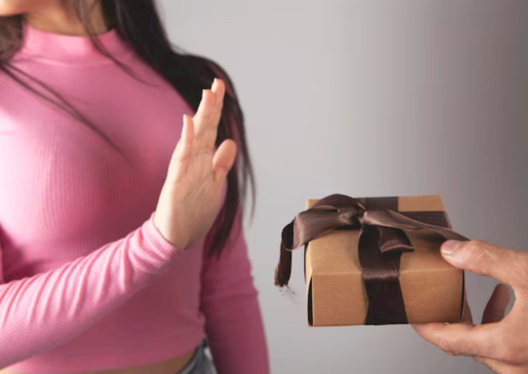 Qadının könlünü almağa getmişdi, döydü — Bakıda qəribə hadisə