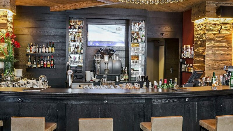 Gecə klubundakı əxlaqsız hərəkətlərini sosial şəbəkədə yayan gənc həbs edildi