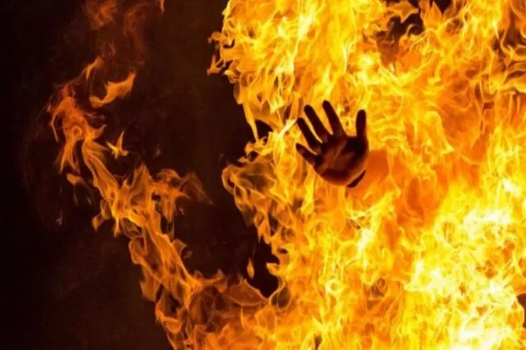 Bakıda DƏHŞƏT: Kişi evində yanıb öldü