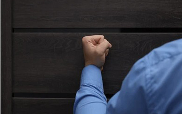 Tanımadığı evin qapısını döydü: Həbs edildi