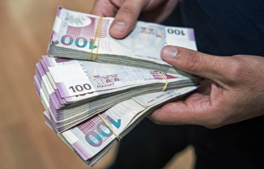 Bakıda ayıq sürücü Range Roverdən 11 min manat oğurladı