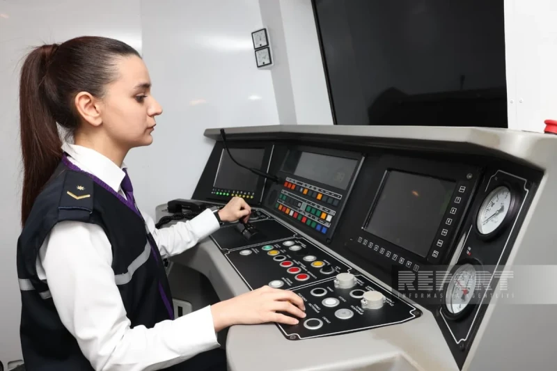 Bakı metrosunda daha bir qadın maşinist kimi fəaliyyətə başlayıb