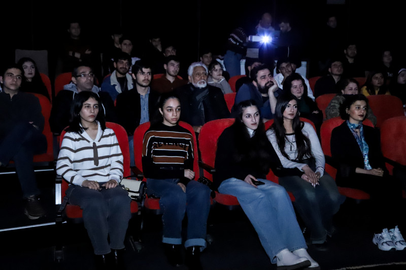 Ad günü şamları tammetrajlı sənədli filminin xüsusi nümayişləri bitdi