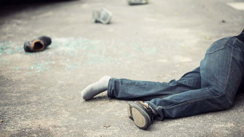 Avtomobil kişini vuraraq öldürdü