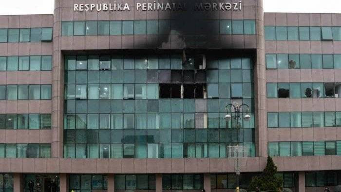 Yanğınsöndürən balonlar olsa da, yorğanlardan istifadə edilib - 7 körpənin ölümü ilə bağlı məhkəmə