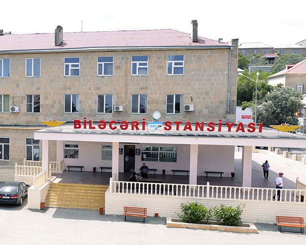 Biləcəri dəmir yolu stansiyasındakı keçid bərbad haldadır