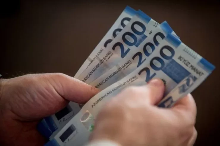 Azərbaycanda ən çox maaşı onlar alır - ŞƏRH
