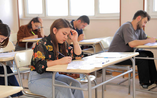 Gələn il abituriyentlər xarici dildə 100 sözdən ibarət mətn yazacaq