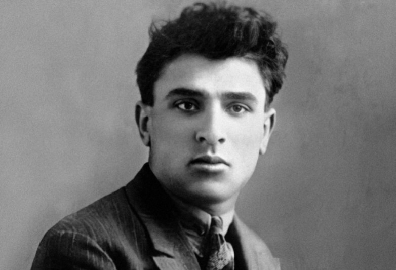 Görkəmli şair Mikayıl Müşfiqin doğum günüdür