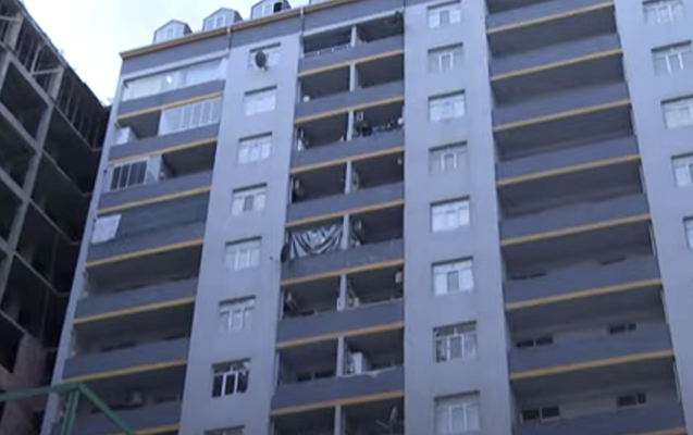 Bakıda ŞOK: 8-ci mərtəbədən düşən uşaq sağ qaldı