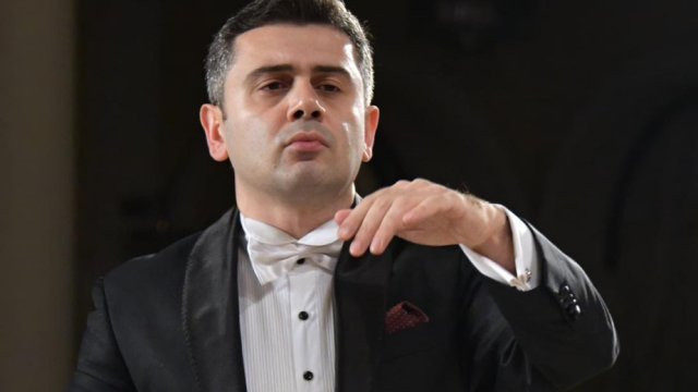 Ölən direktor müavini tanınmış dirijorun qohumu imiş