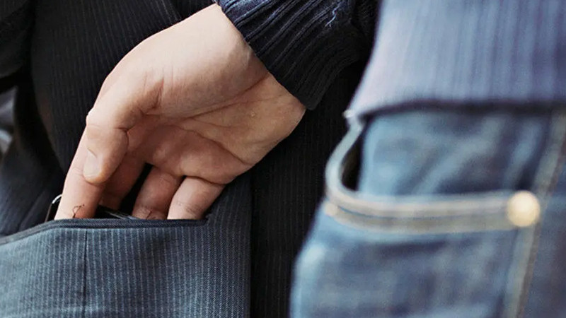 Spirtli içki qəbul etdi, marşrutda sərnişinin pul kisəsini oğurladı