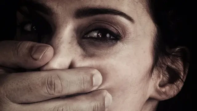 44 yaşlı kişi ilə qeyri-rəsmi yaşayan qadın döyüldü — Səbəb