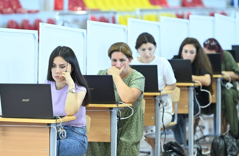 Müəllimlərin imtahanında 5 sual səhv çıxdı