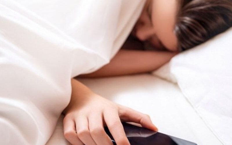 Telefon zəngləri ailədə mübahisəyə səbəb oldu: Qısqanc ər arvadını döydü