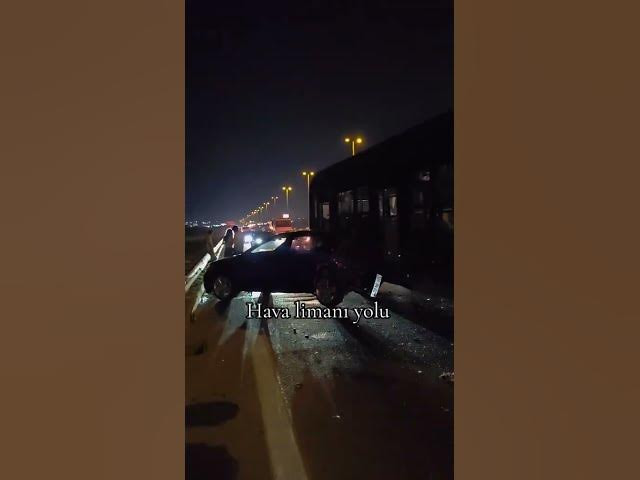 Aeroport yolunda Opellə marşrut avtobusu toqquşdu - VİDEO