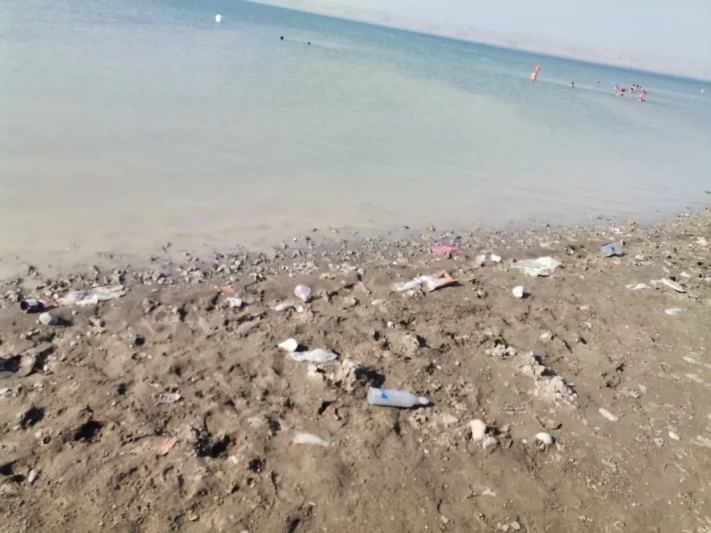Pirşağıda Qızıl qum çimərliyi zibillik içindədir