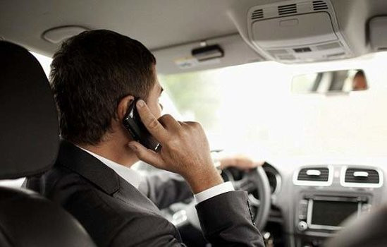 Yol polisi mobil telefonlara görə sürücülərə müraciət etdi