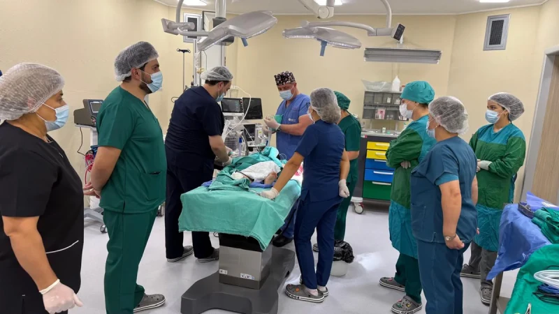 3 yaşlı uşağın ət maşınında qalan əli əməliyyatla bərpa edildi